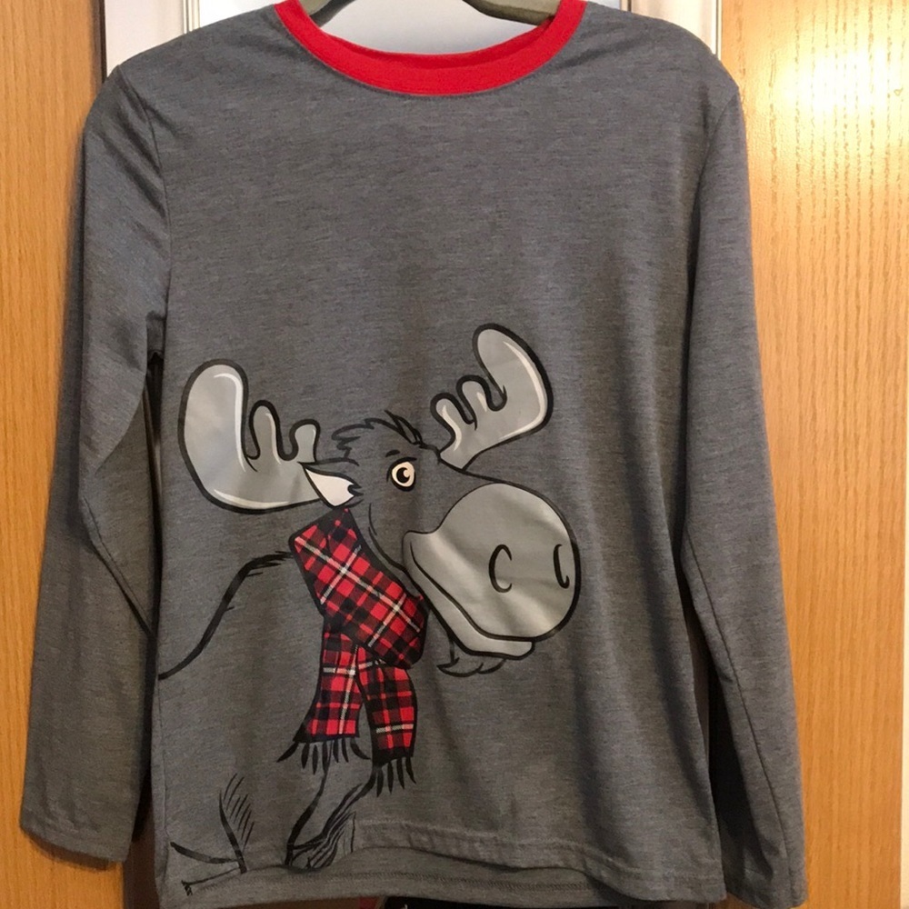 Grey long sleeve pajama shirt with moose, scarf, antlers.  Wonder Nation XL